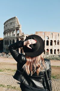 lady Colosseum Virtual Tour